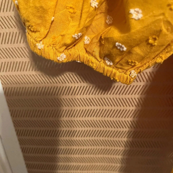 CROWN & IVY~BLOUSE~YELLOW~ NWT~BELK~SM + - Picture 6 of 8